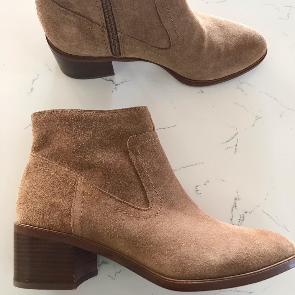 BCBGeneration BCBG suede booties ankle boots 7M